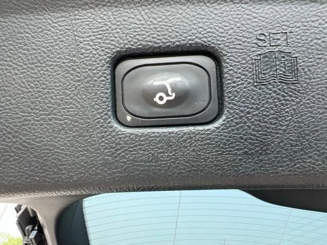 Used 2022 Silver Ford SEL image 11