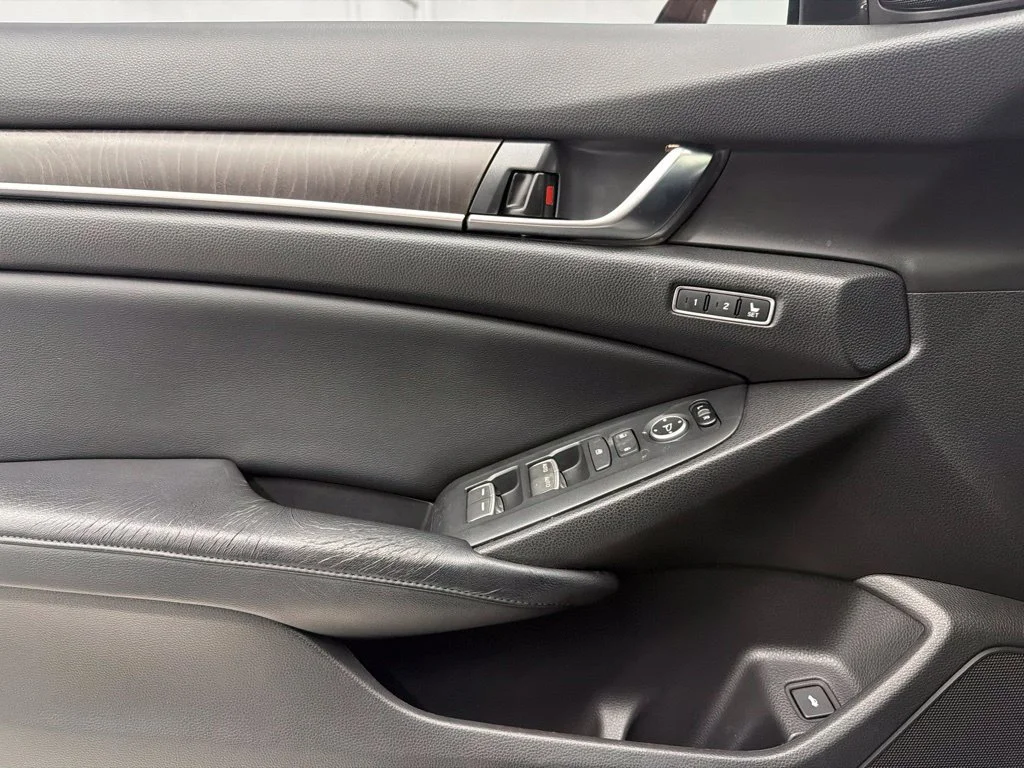 Used 2018 Gray Honda Touring image 19