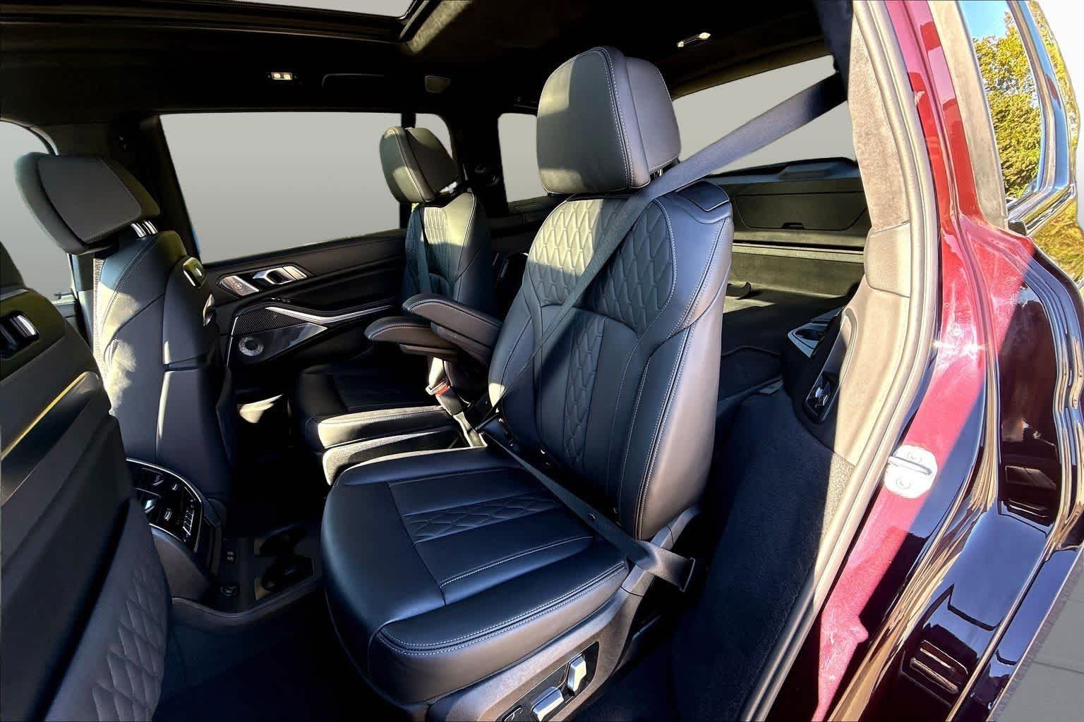 Used 2023 Ametrin Metallic BMW M60i image 20