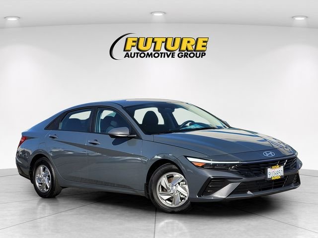 Used 2025 Gray Hyundai SE image 1