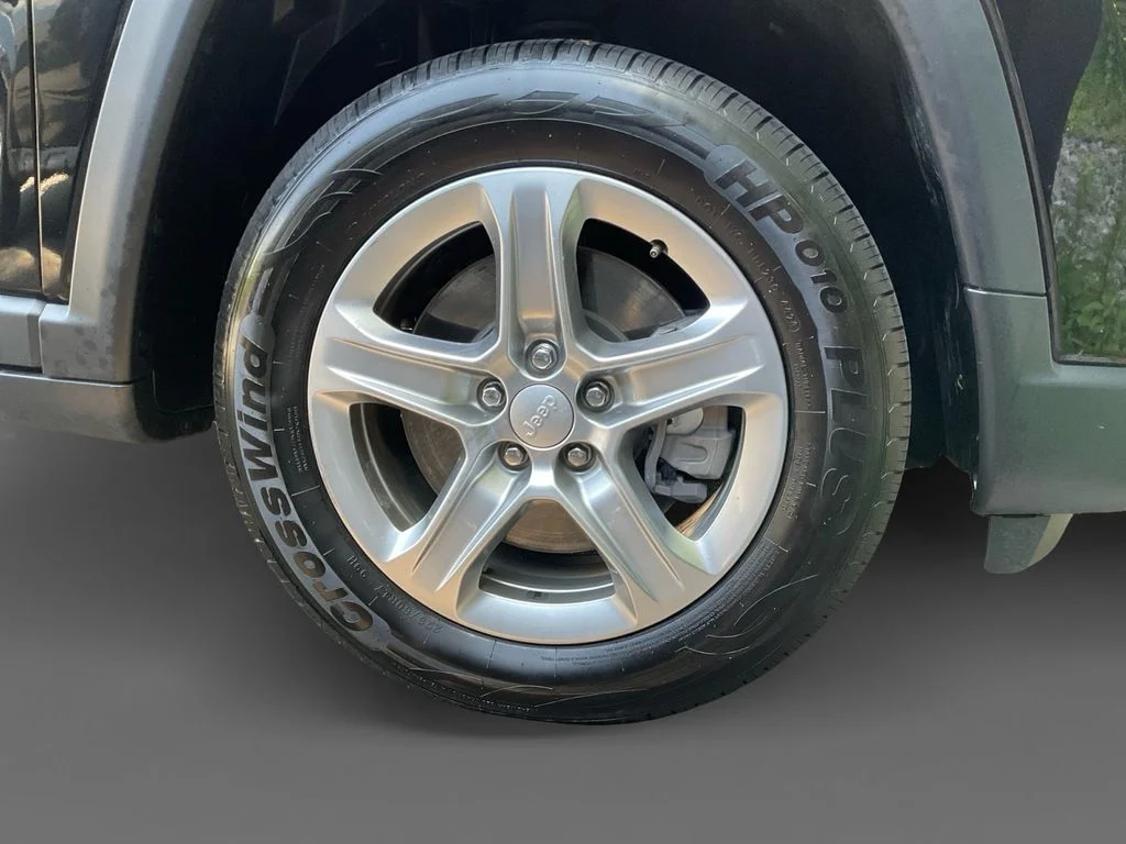 Used 2024 Black Jeep Latitude image 16