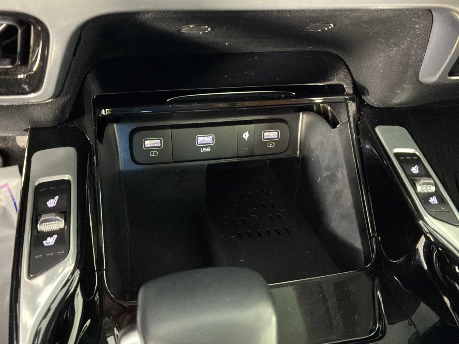 Used 2023 Wolf Gray Kia X-Line SX Prestige image 34