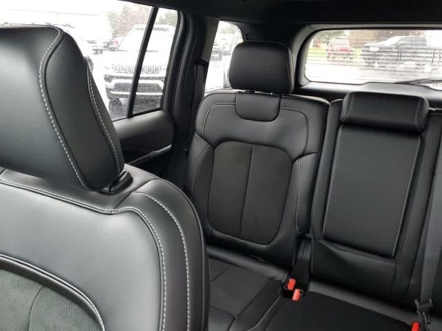 New 2026 Bright White Clear-Coat Exterior Paint Jeep Altitude image 14