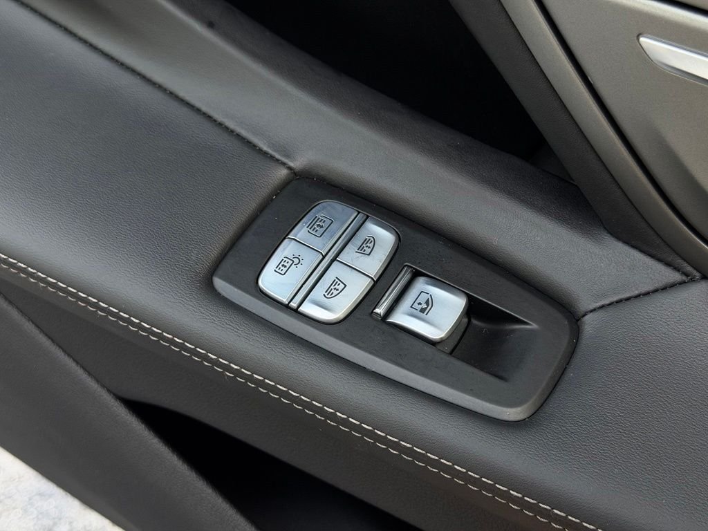 Used 2020 White BMW 740i image 33