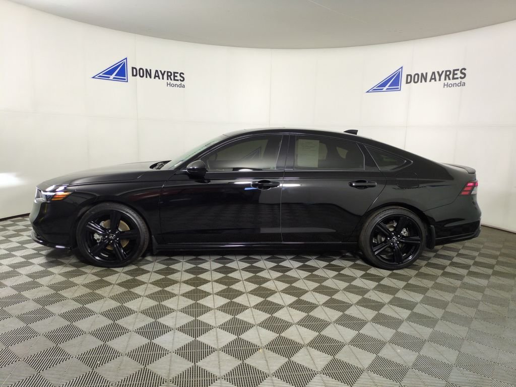 Used 2025  Honda Sport-L image 2