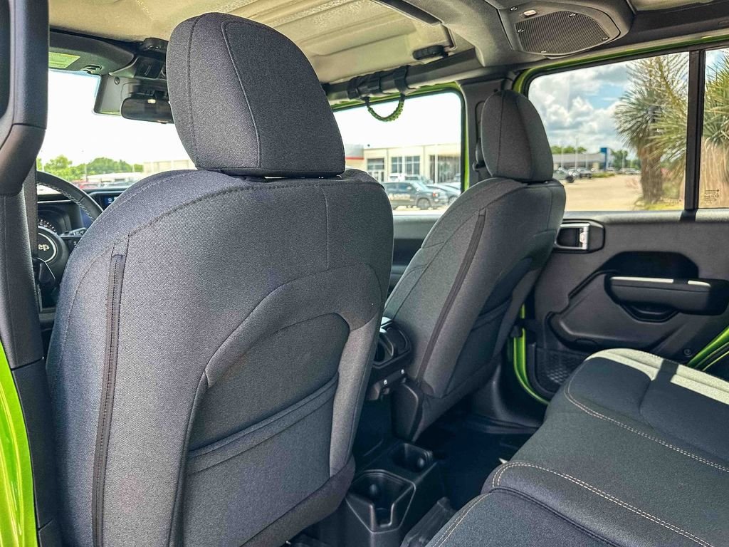 Used 2025 Green Jeep Sport S image 17