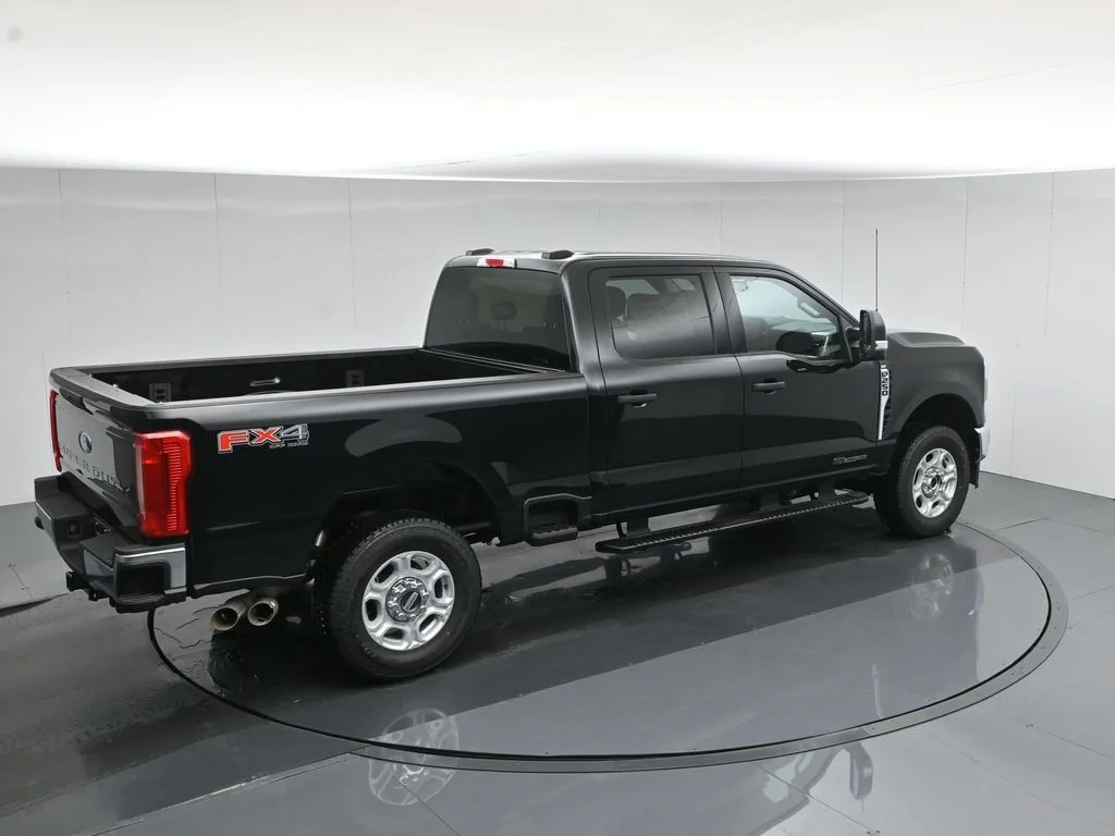 New 2026 Agate Black Metallic Ford XLT image 40