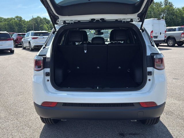 New 2026 Bright White Clear-Coat Exterior Paint Jeep Latitude image 10