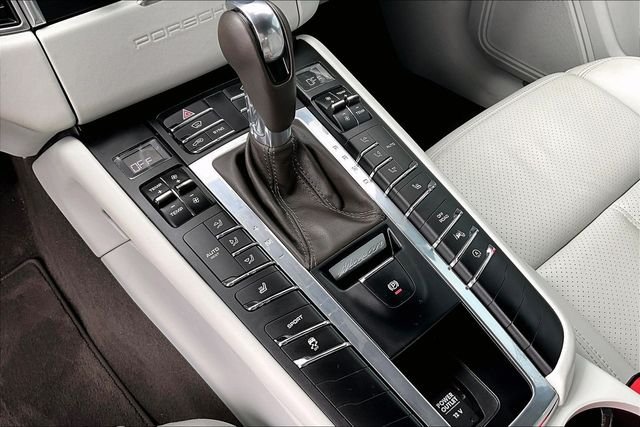Used 2018 White Porsche  image 20
