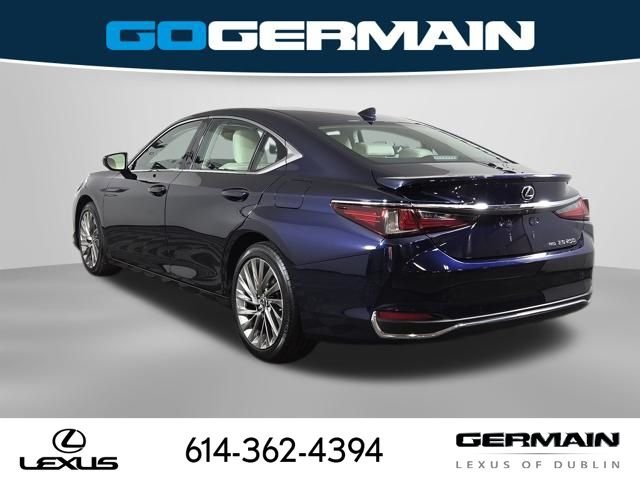 Used 2022  Lexus 250 image 9