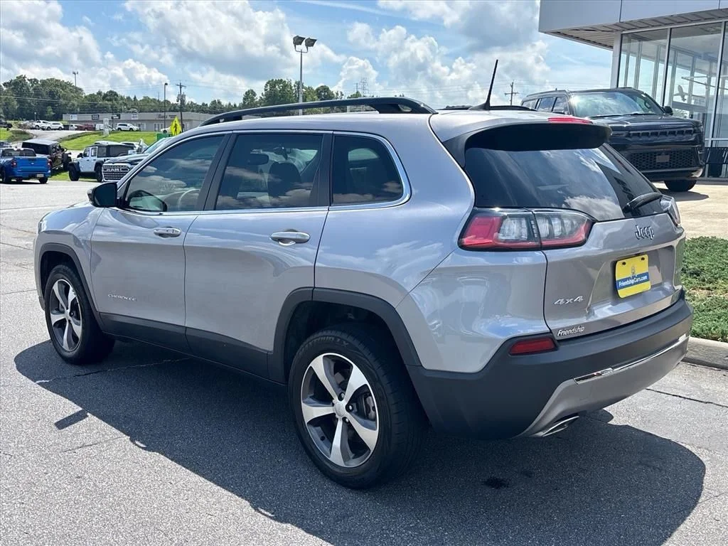 Used 2022 Silver Jeep Limited image 24