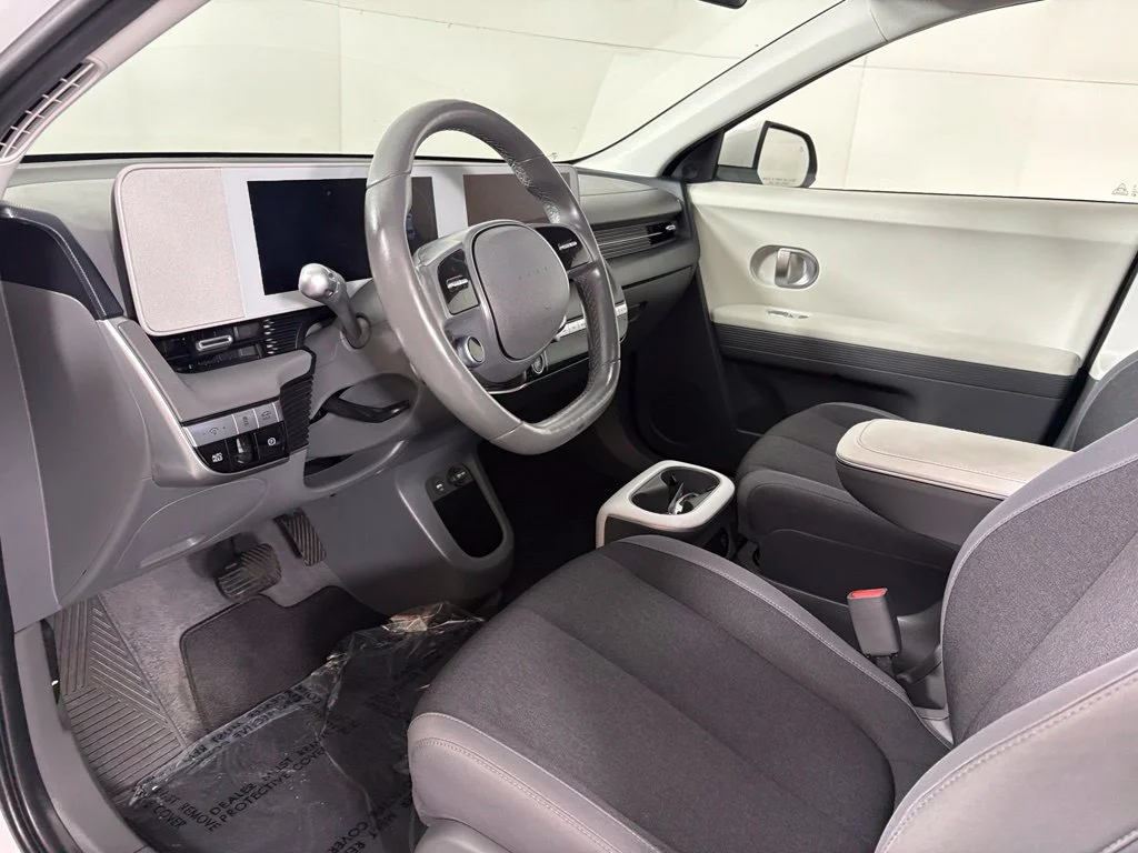 Used 2024 White Hyundai SEL image 22