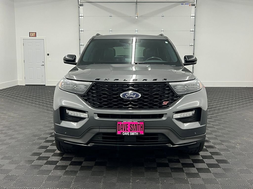 2023 Ford Explorer ST photo 3