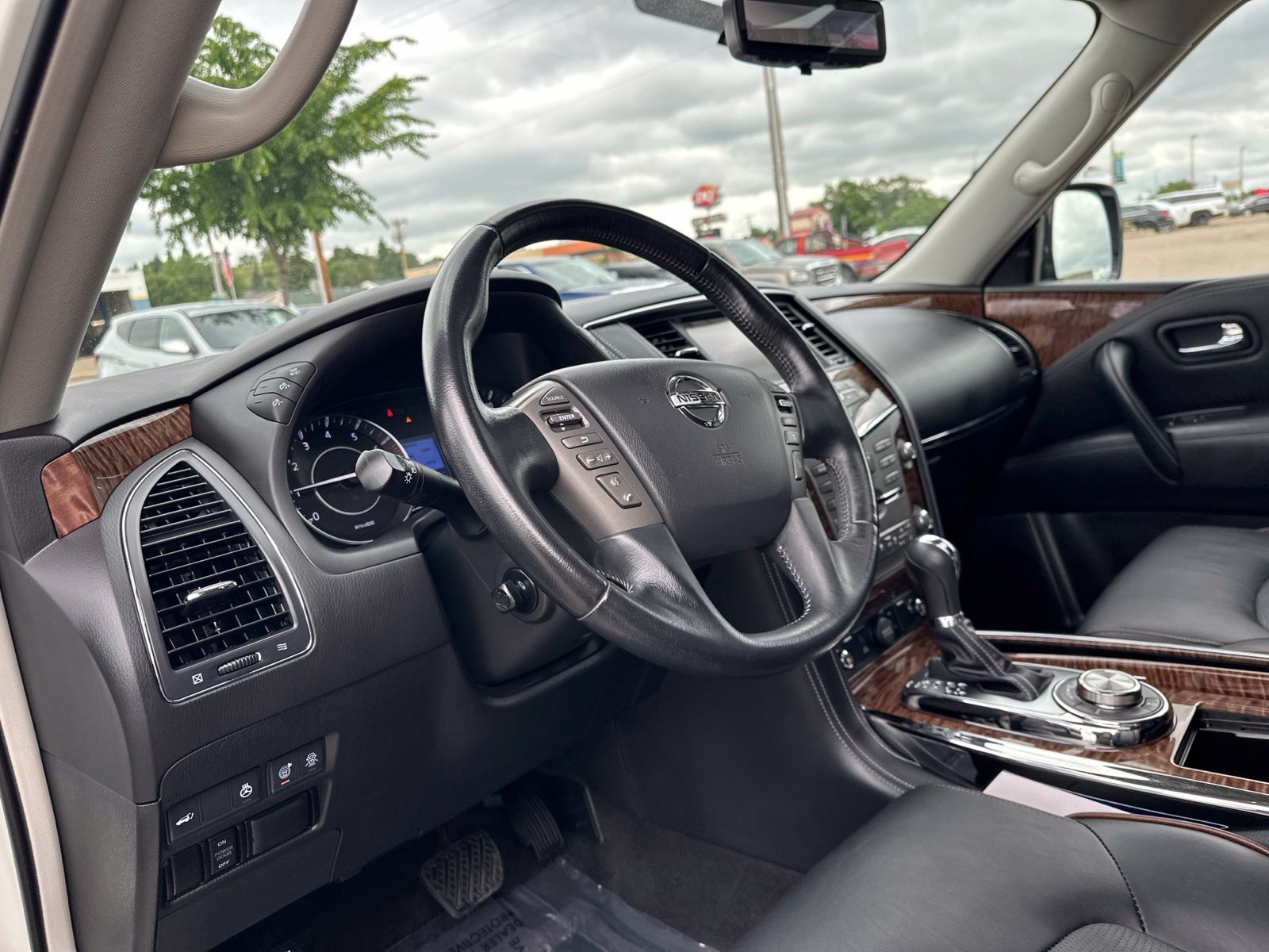 Used 2020 White Nissan Platinum image 14