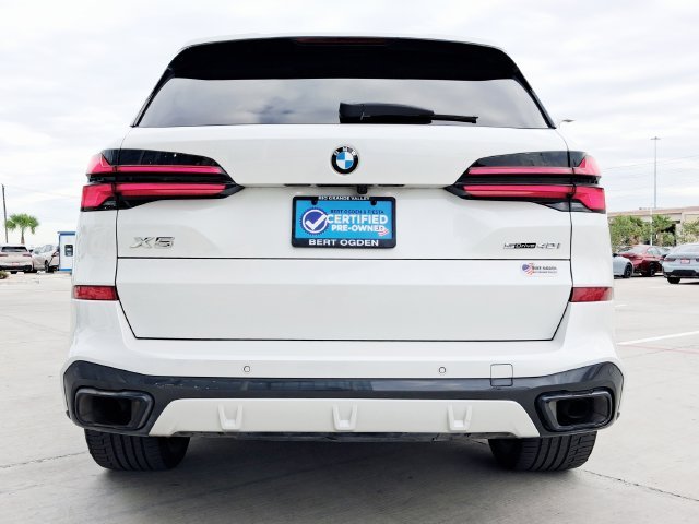 Used 2024 White BMW sDrive40i image 6