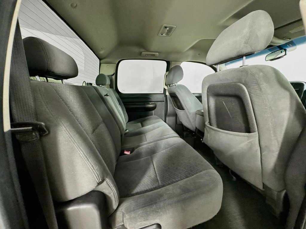 Used 2008 Graystone Metallic Chevrolet LT image 31