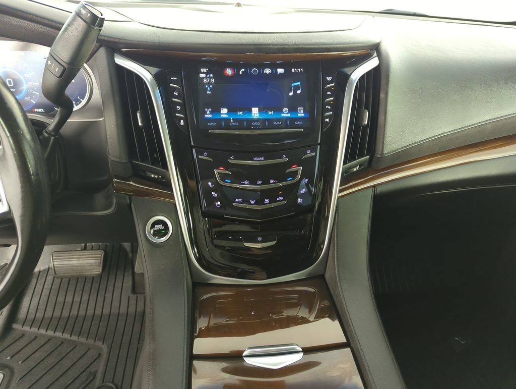Used 2020 SHADOW METALLIC Cadillac Premium Luxury image 24