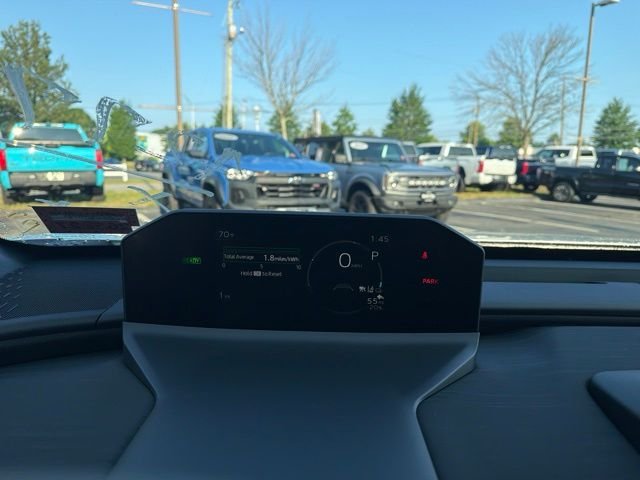New 2026 Wind Chill Pearl <sup>1</sup> Toyota  SE image 14