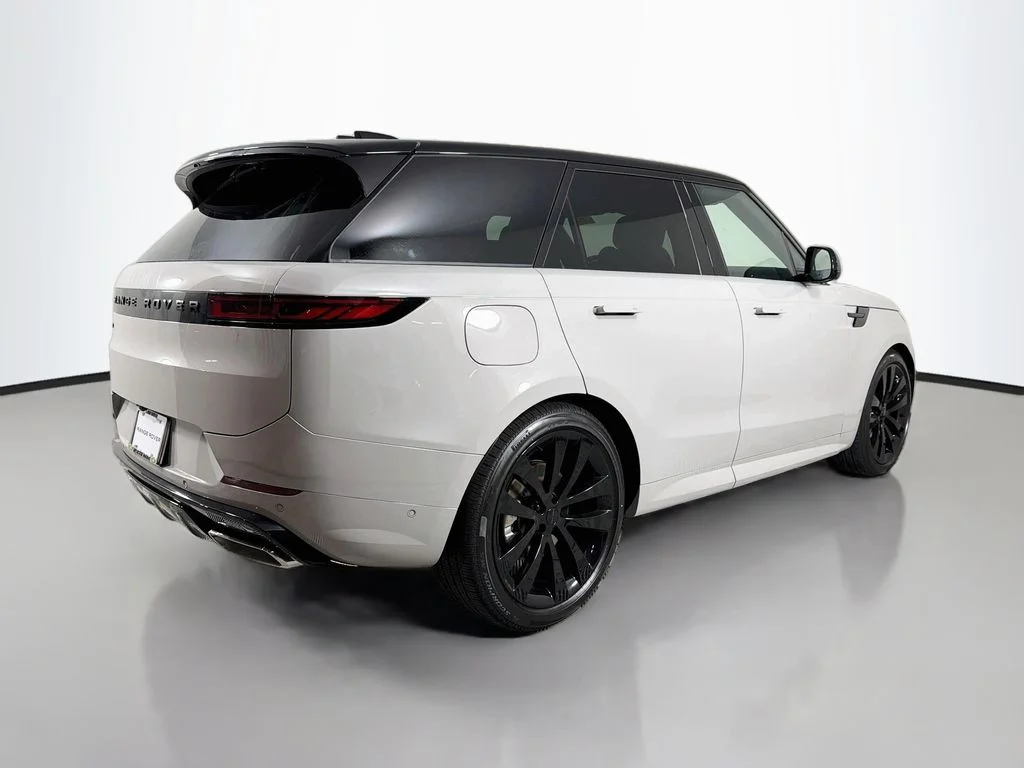 New 2026 Borasco Grey Land Rover Dynamic SE image 5