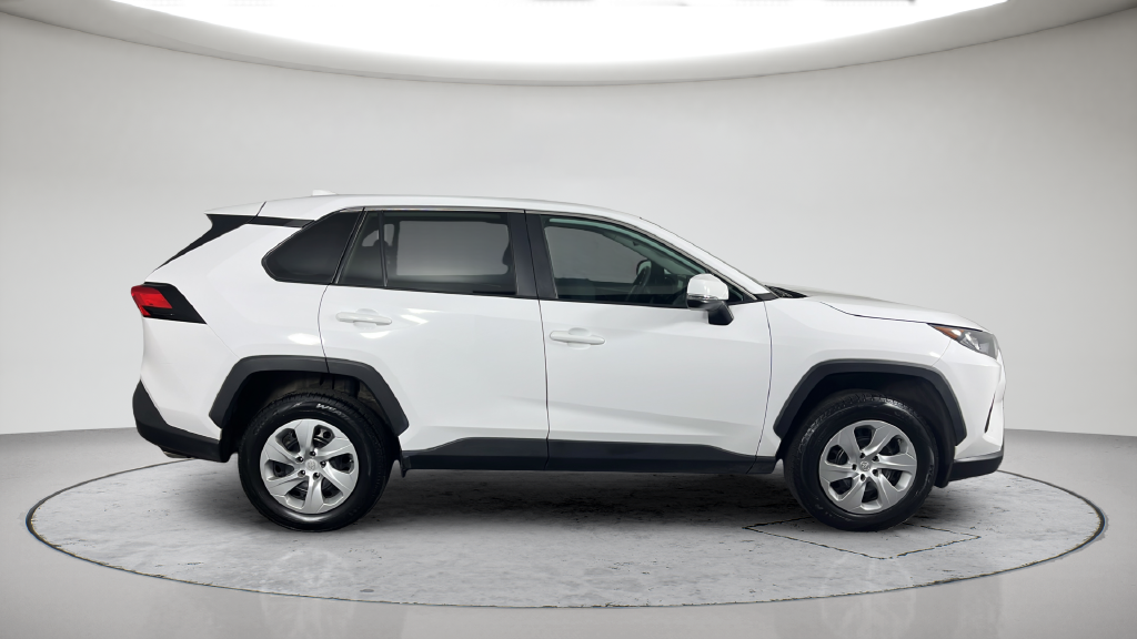 Used 2022 White Toyota LE image 7