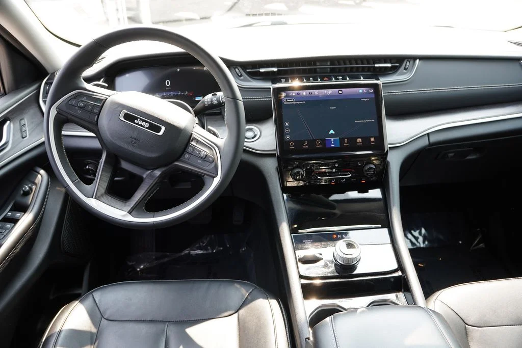 Used 2023 White Jeep Limited image 19