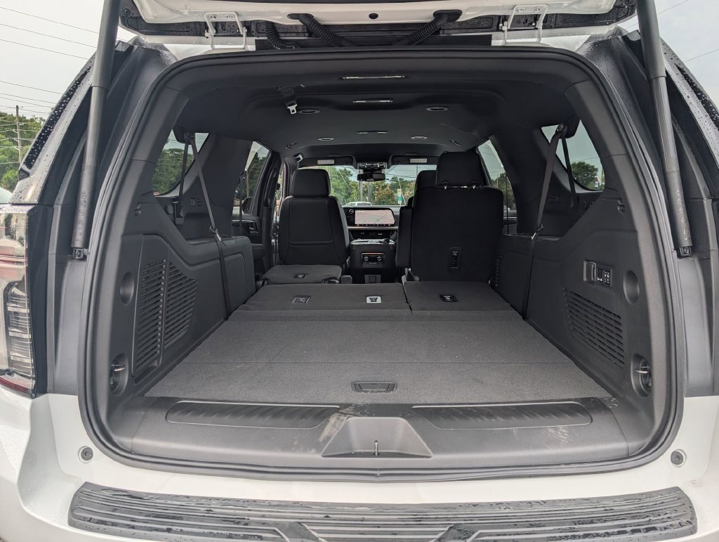 2026 Chevrolet Suburban LT - Photo 24