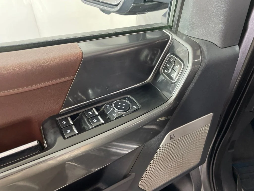 Used 2023  Ford Lariat image 10
