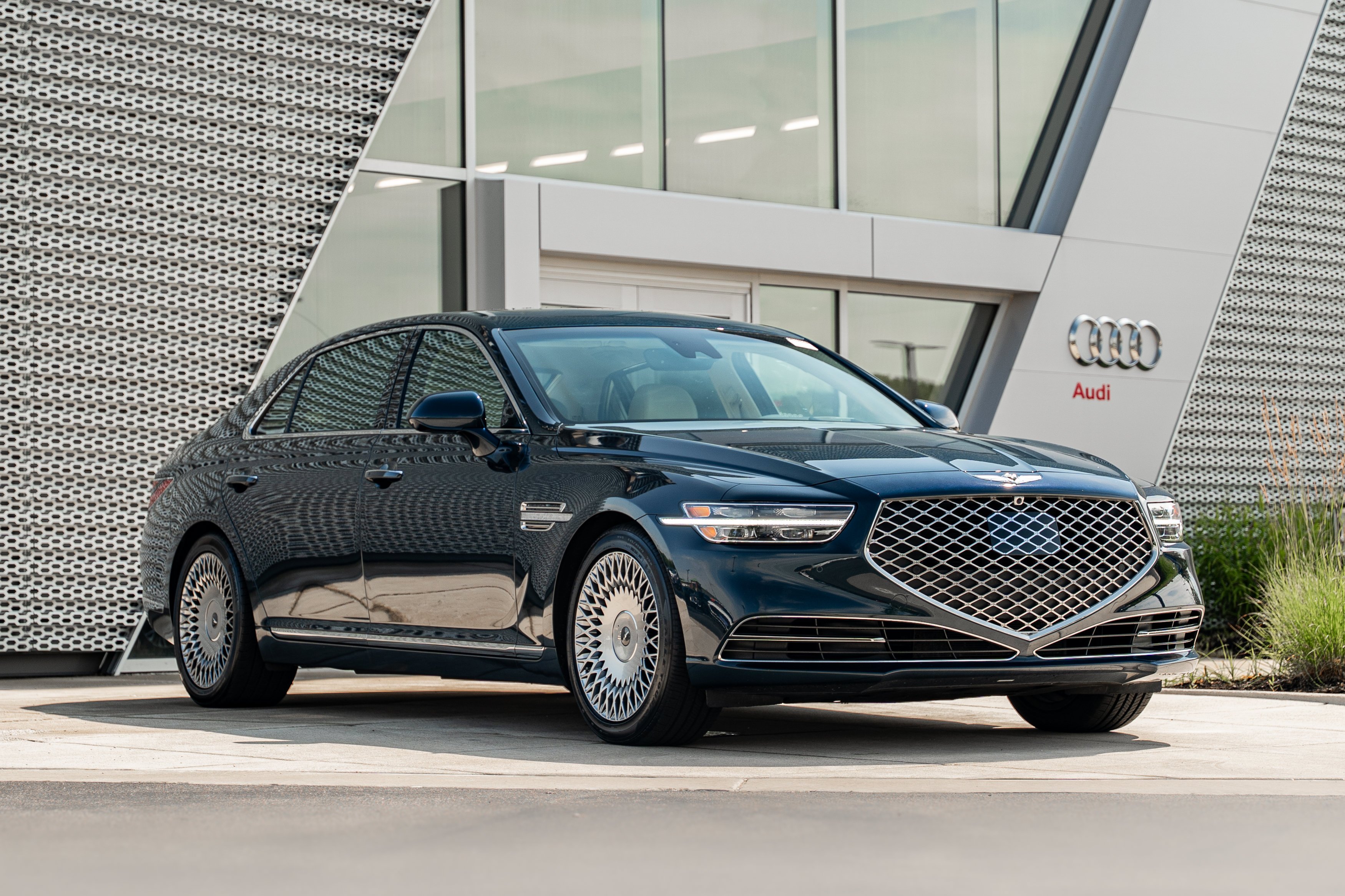 2022 Genesis G90 5.0 Ultimate AWD's photo