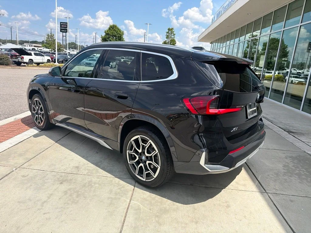 Used 2023 Black BMW xDrive28i image 4