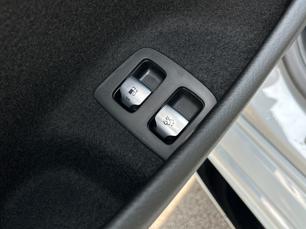 New 2027 MANUFAKTUR Alpine Grey Mercedes-Benz AMG® E 53 E 4MATIC+ Sedan image 13