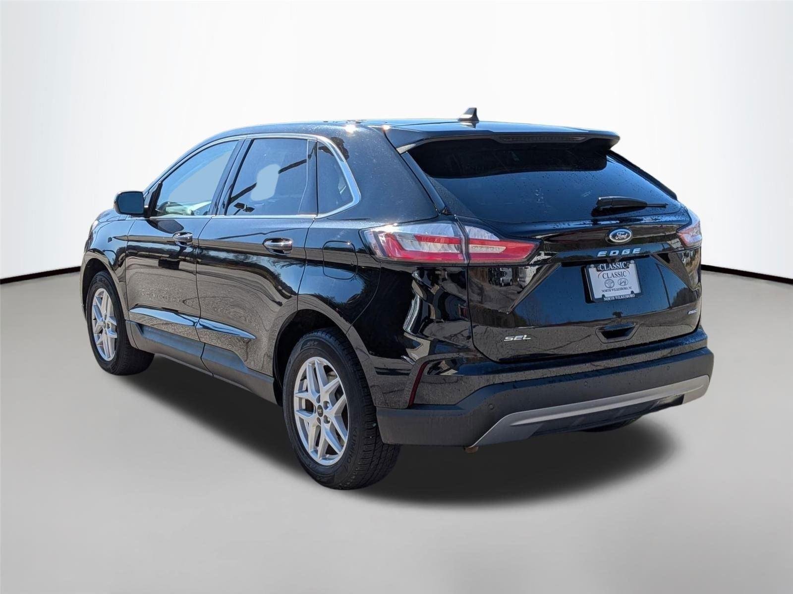 Used 2023 Agate Black Metallic Ford SEL image 7