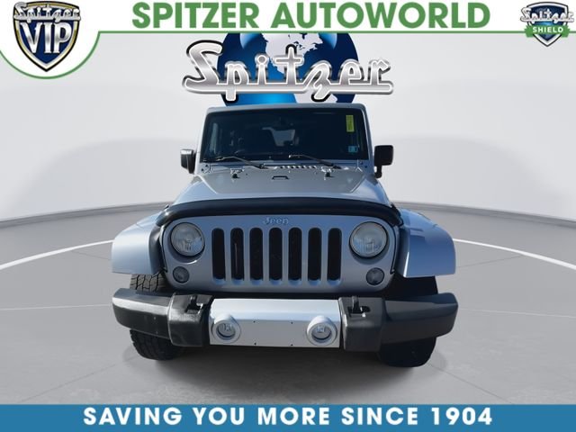 Used 2014 Gray Jeep Sahara image 3