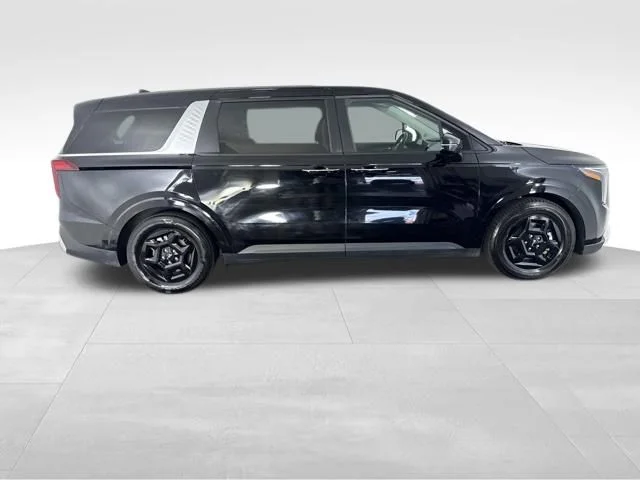 Used 2025 Black Kia LXS image 6