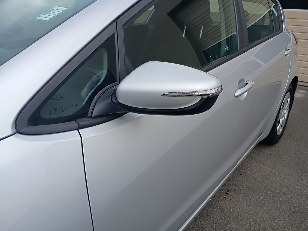 Used 2017 Silky Silver Kia LX image 8