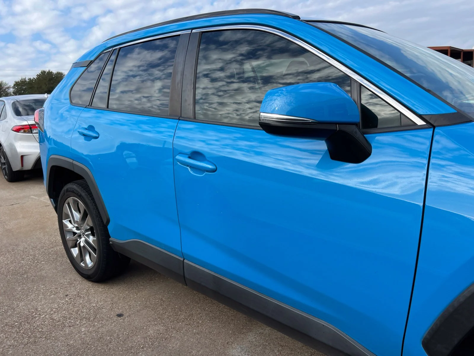 Used 2021 Blue Toyota XLE Premium image 6