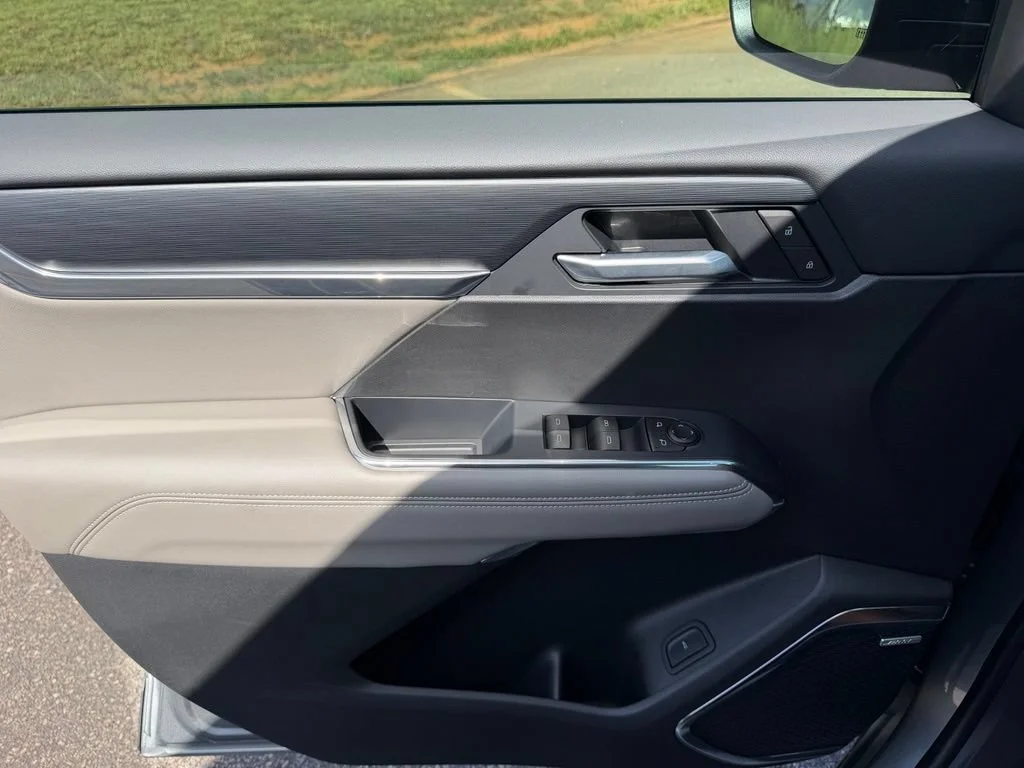 New 2026 Sterling Metallic GMC Elevation image 16