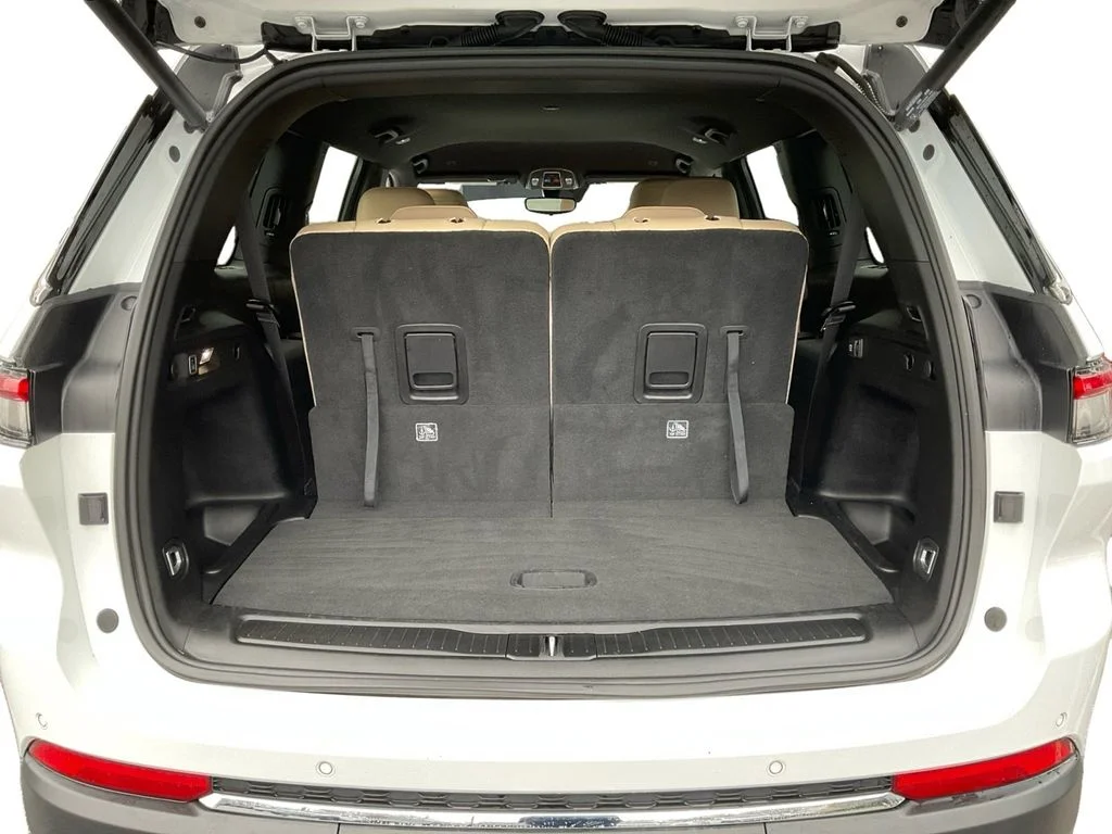 Used 2023 White Jeep Limited image 13