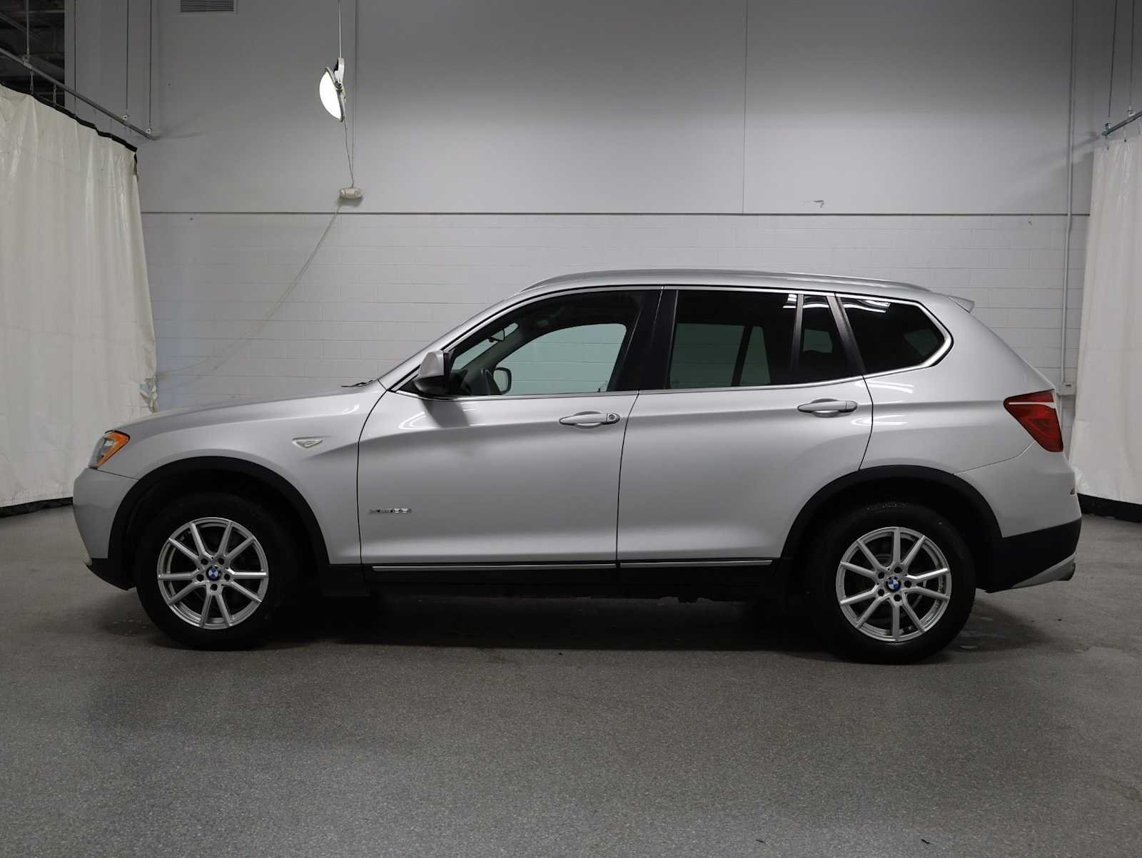Used 2014 Silver BMW xDrive35i image 2