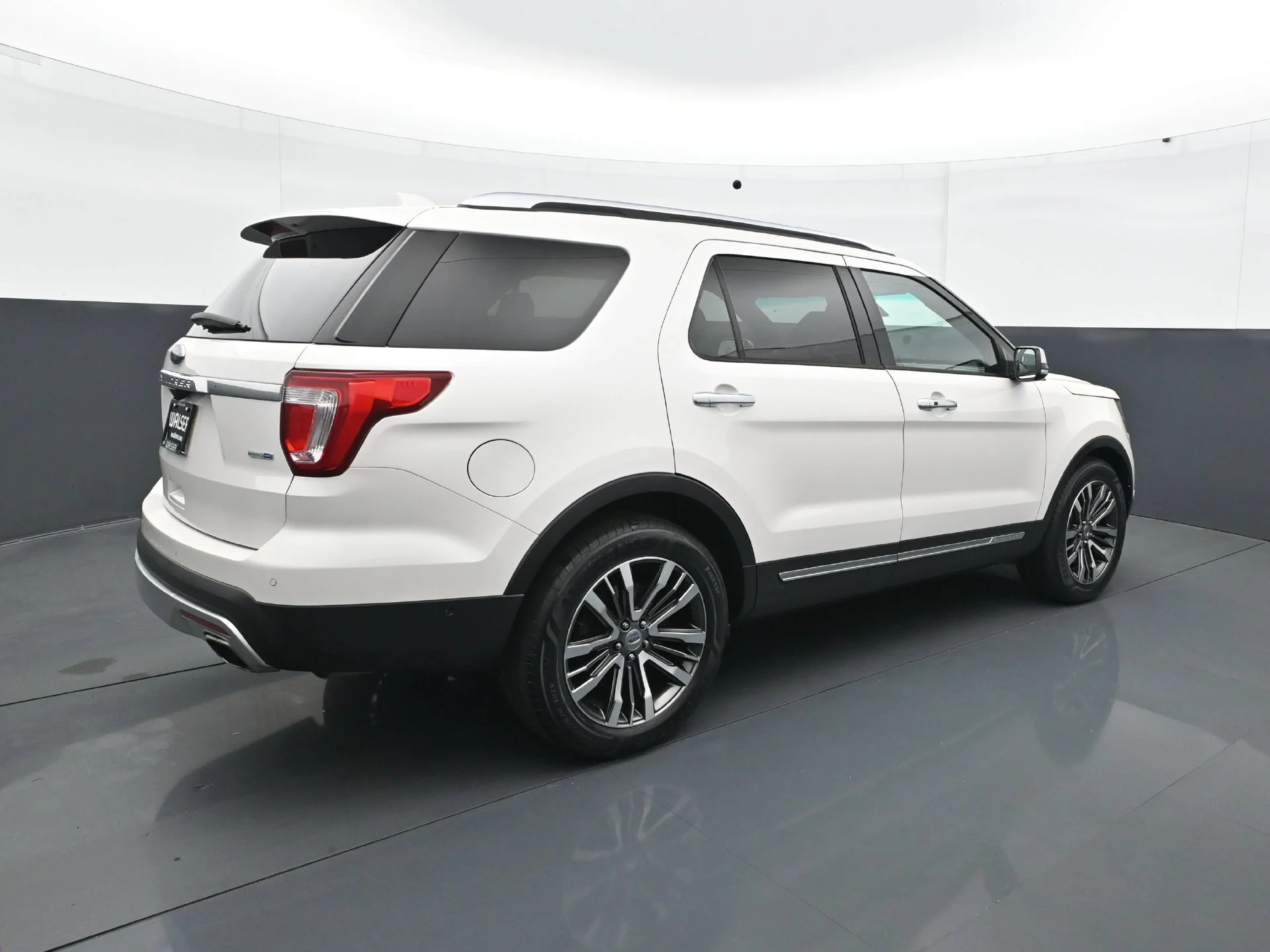 Used 2017  Ford Platinum image 7