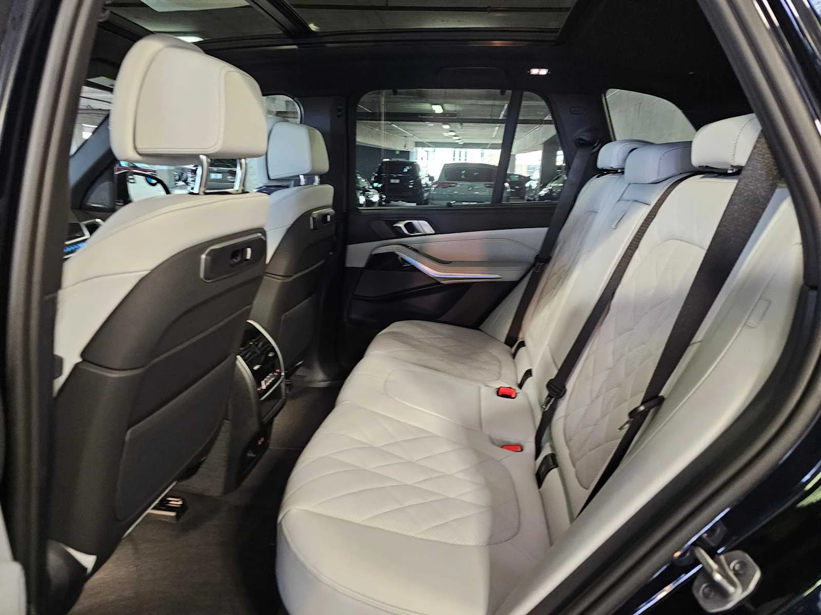 New 2026 Carbon Black Metallic BMW xDrive50e image 34