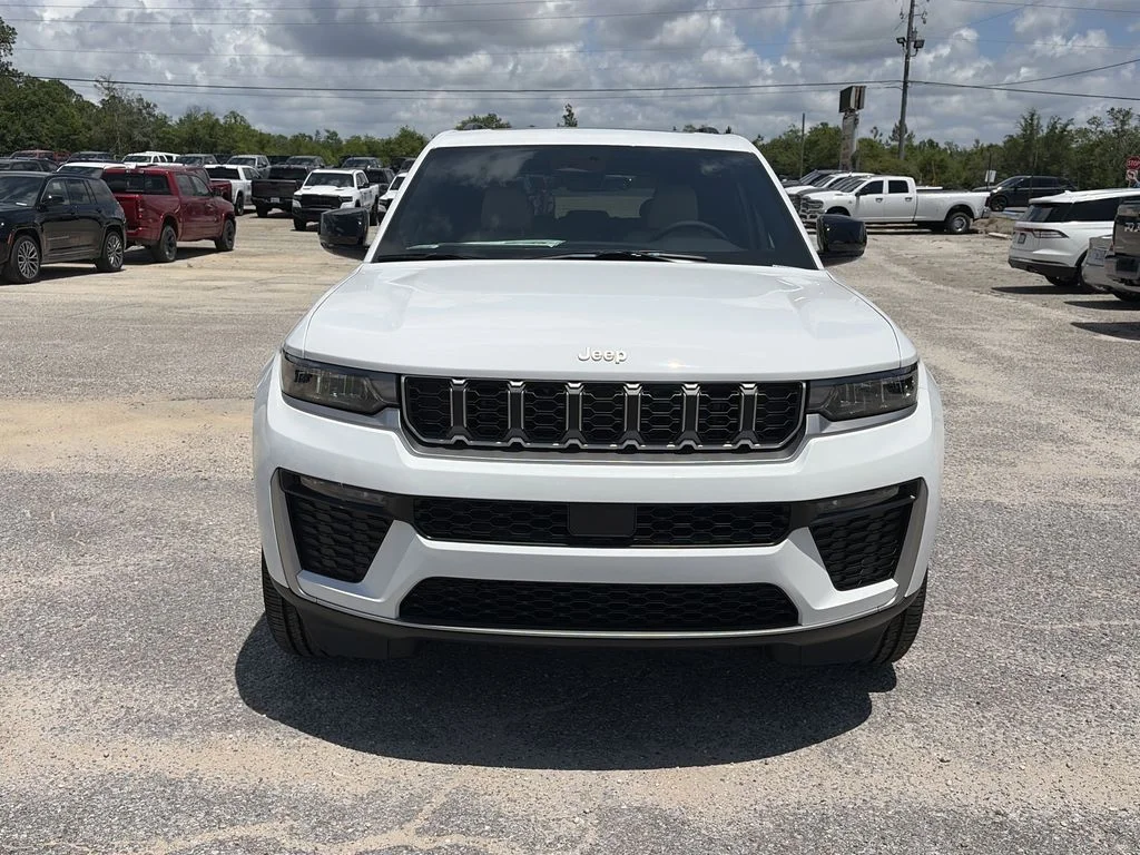 New 2026 Bright White Clear-Coat Exterior Paint Jeep Limited image 9