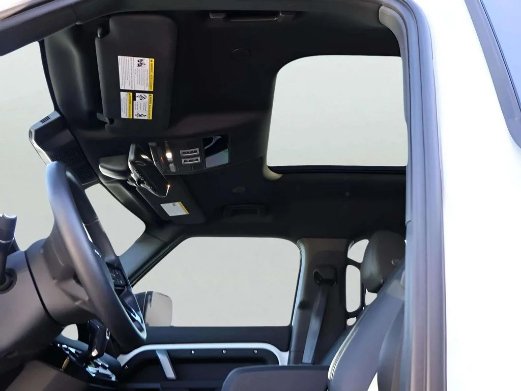 2024 Land Rover Defender X-Dynamic SE - Photo 6