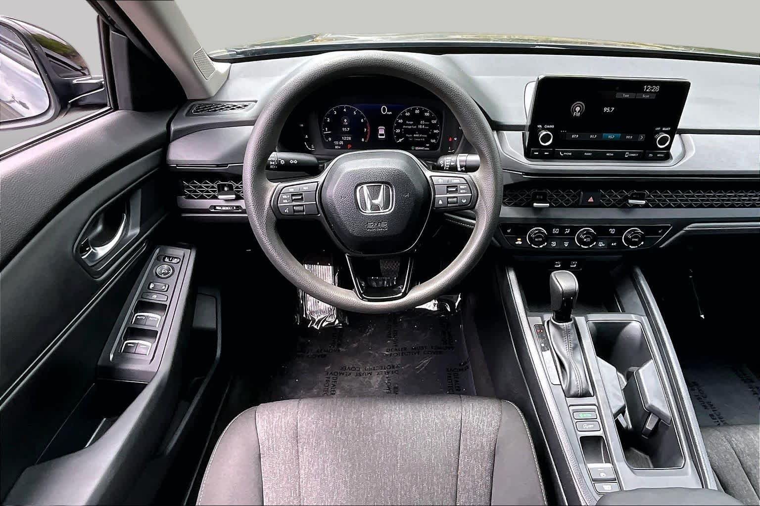 Used 2025 Meteorite Gray Metallic Honda SE image 6