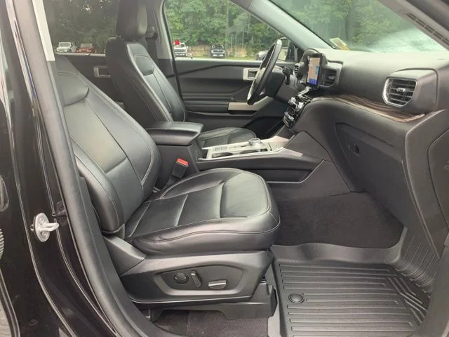 Used 2022 Black Ford Limited image 17