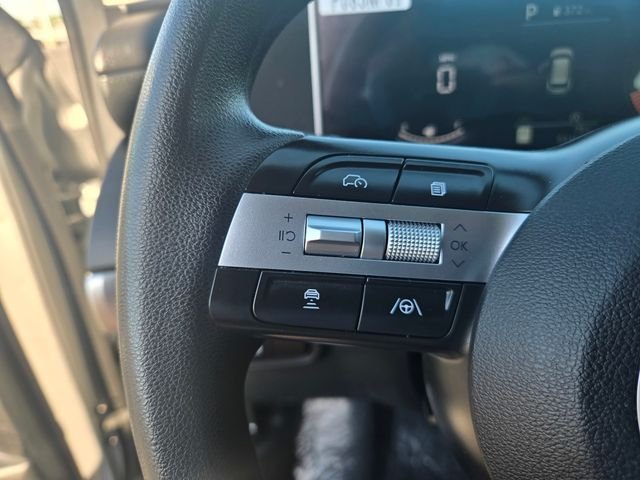 Used 2025 Silver Hyundai SEL image 19