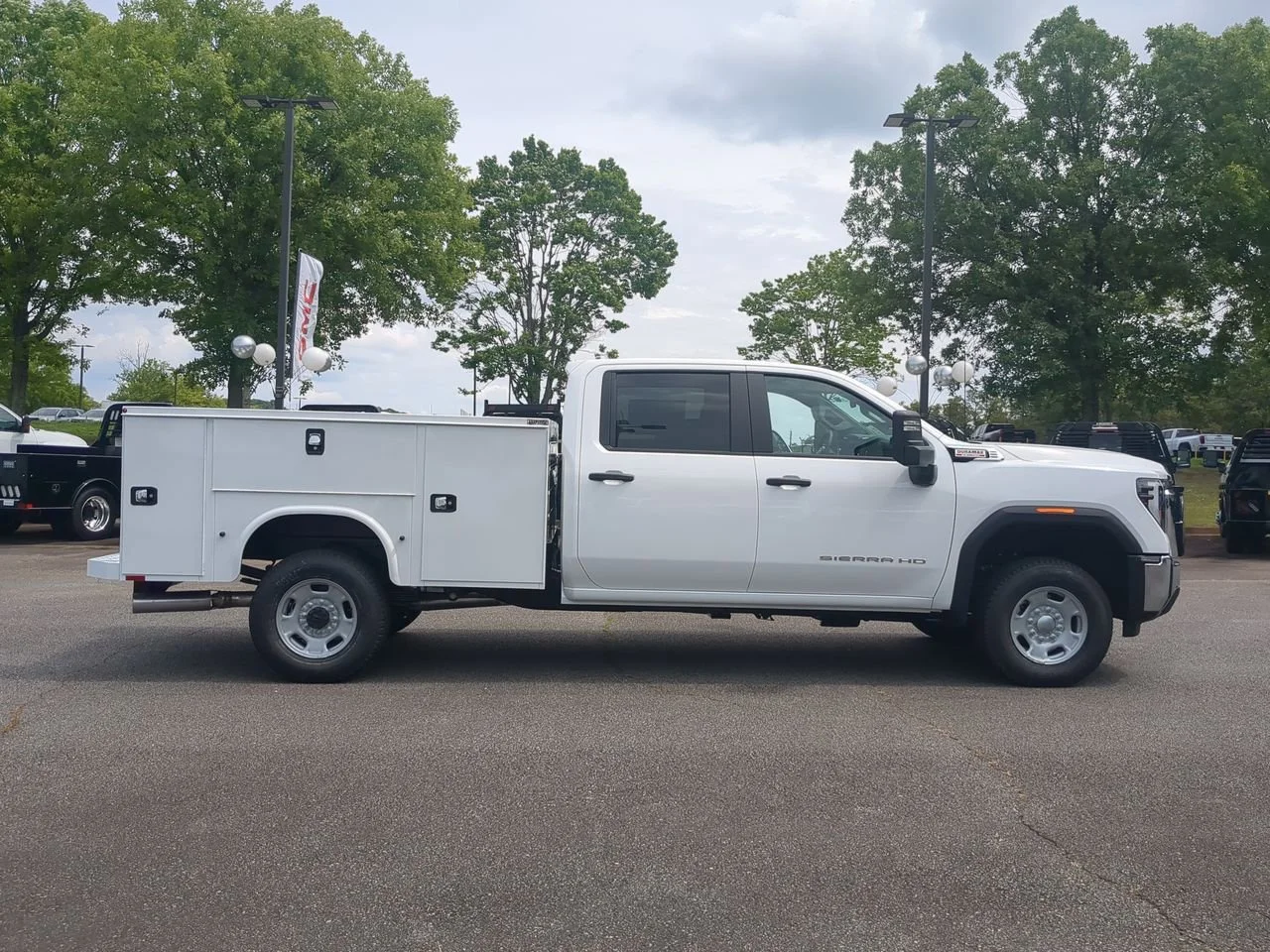 New 2026 Summit White GMC Pro image 9