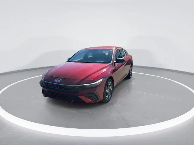 Used 2025 Red Hyundai SEL Sport image 4