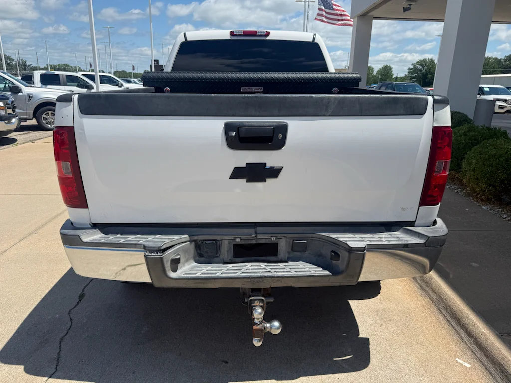 Used 2007 White Chevrolet  image 14