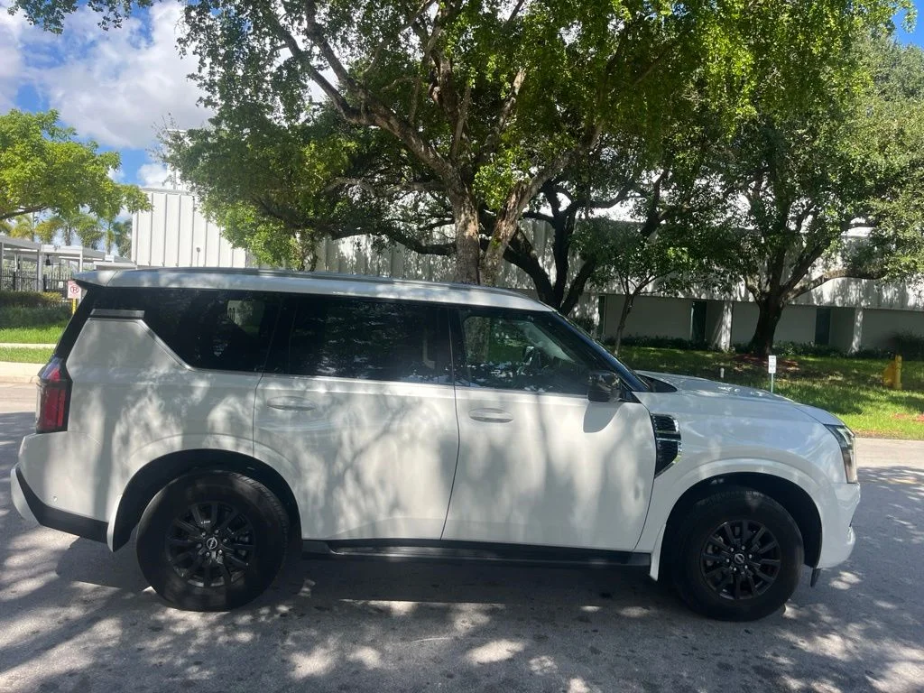 Used 2025 Aspen White Nissan SV image 3