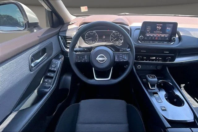 Used 2023 White Nissan SV image 5
